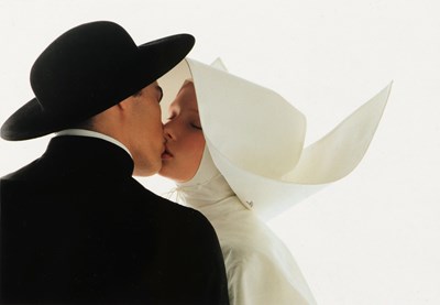 Lot 4 - Fotografie - Oliviero Toscani - Prêtre et Sœur (Priest and Nun) 1991