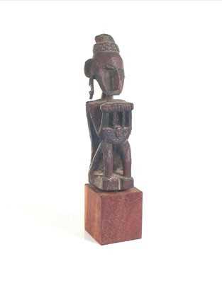 Lot 3022 - Indonesië, houten voorouderfiguur, "walud"