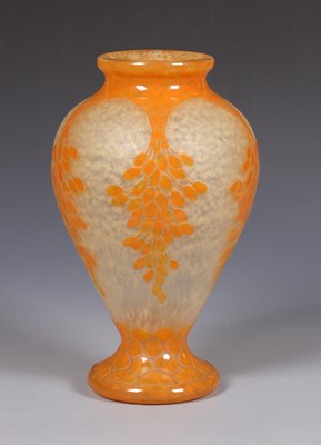 Lot 515 - Cameo glazen vaas, door Le Verre Français (Charles Schneider, 1881–1953).