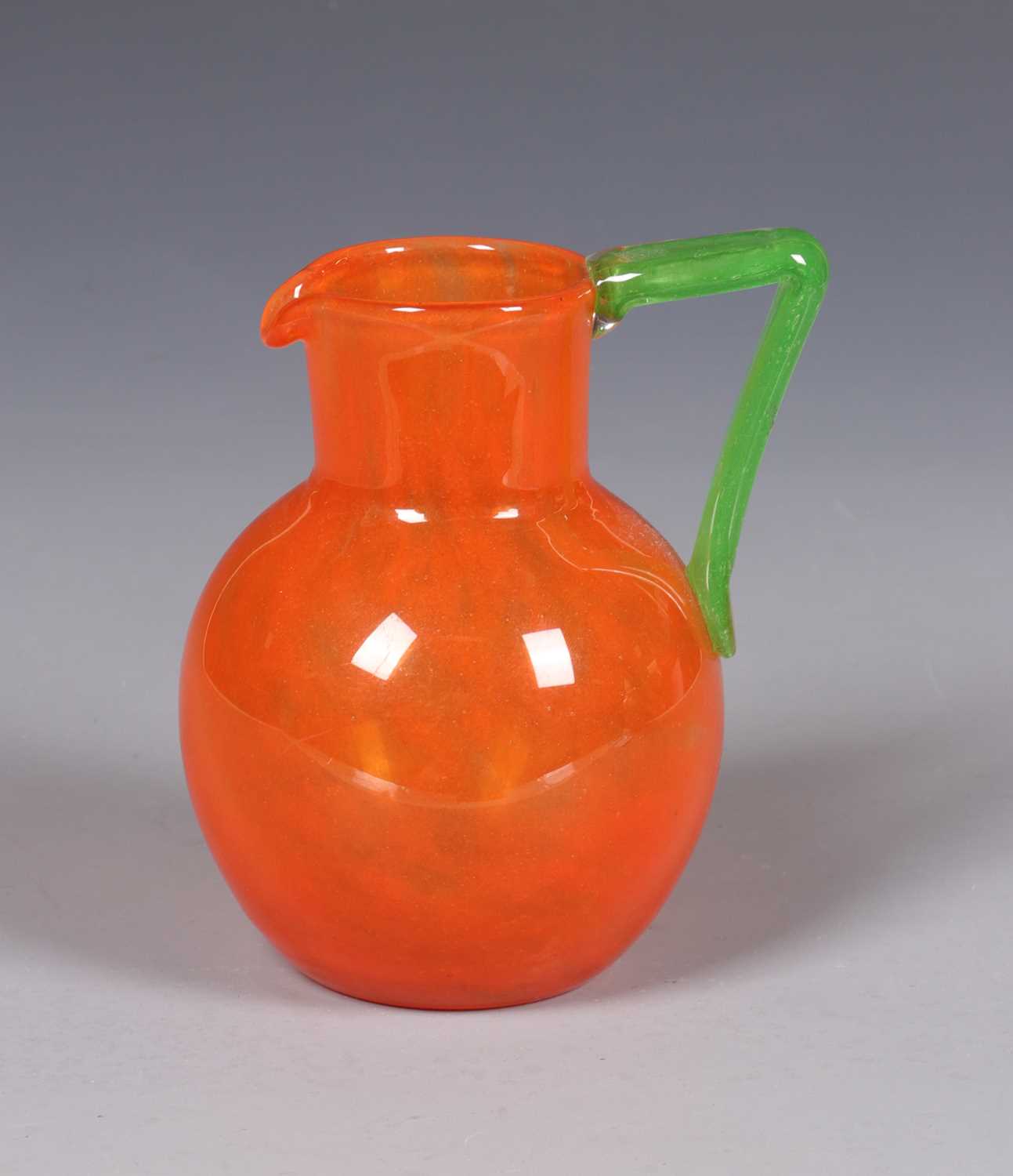 Lot 512 - Charles Schneider (1881–1953), glazen oranje tango schenkkan.