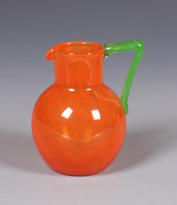 Lot 512 - Charles Schneider (1881–1953), glazen oranje tango schenkkan.
