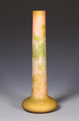 Lot 519 - Geëtste cameo glazen Gallé vaas.