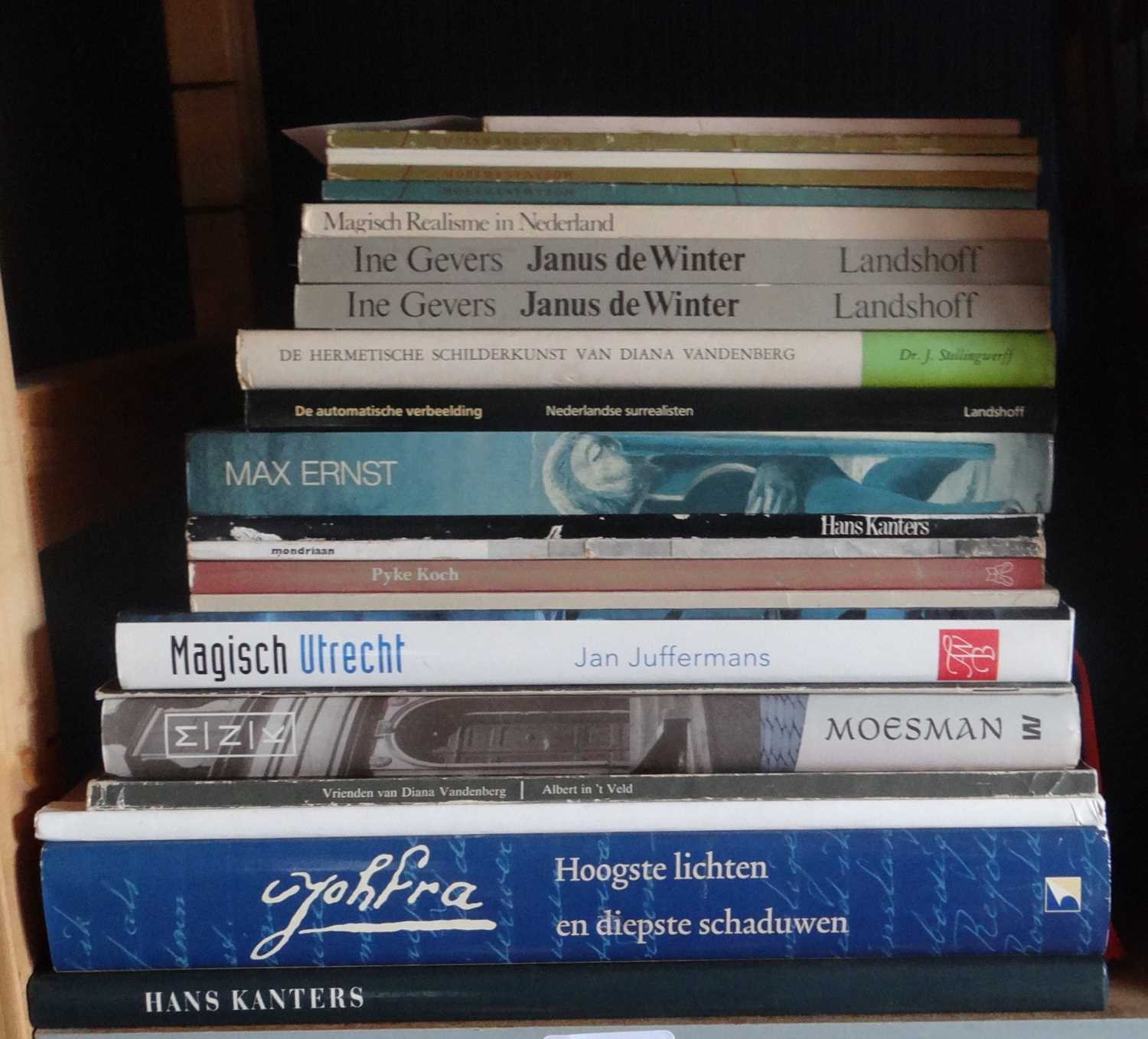 Lot 61 - Magische realisten/Meta realisten - Lot met 22 boeken en Publicaties