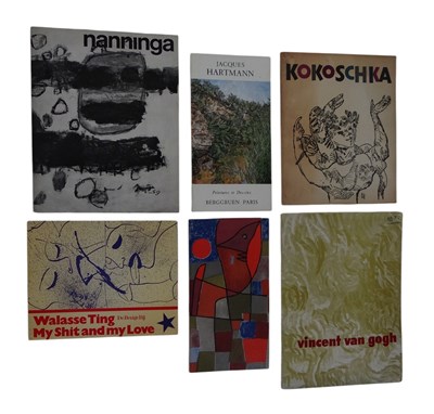 Lot 65 - Kunstcatalogi - Lot met 108 diverse kunstenaars en tentoonstellingscatalogi