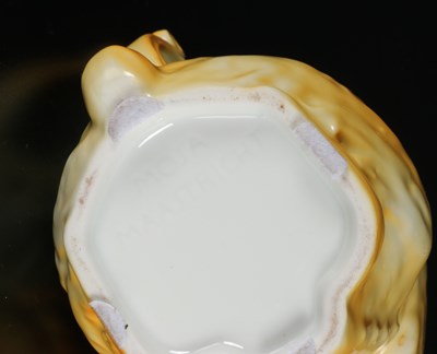 Lot 17 - Theepot in de vorm van een hond, Mosa Maastricht