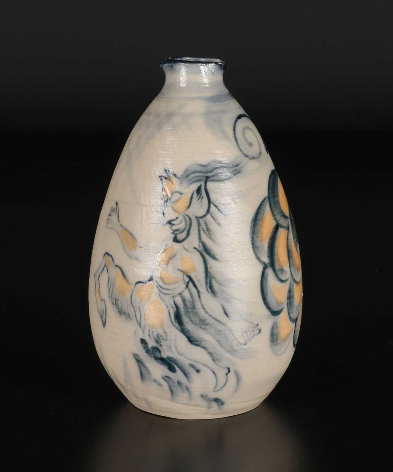 Lot 29 - Vaasje met mythologische voorstelling, De Sphinx Maastricht