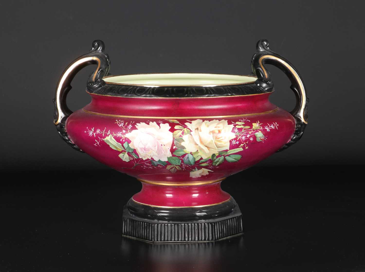 Lot 38 - Grote cachepot met rozen, Société Céramique