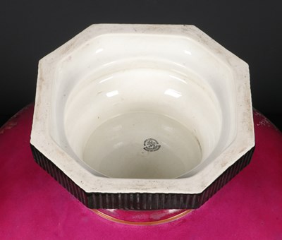 Lot 38 - Grote cachepot met rozen, Société Céramique