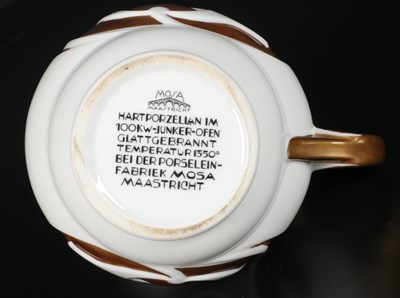 Lot 39 - Snavelkan met Fleur-de-lis, Mosa Maastricht