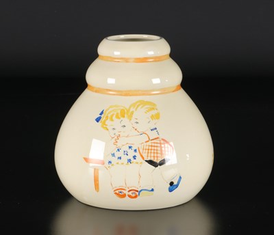 Lot 40 - Vaas met kinderen, decor ‘Emmy’, Société Céramique