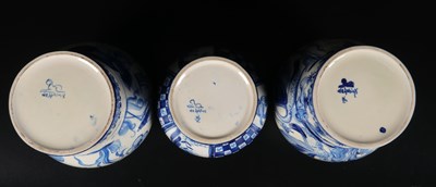 Lot 43 - Drie dekselvazen met vogels, Wim Visser, De Sphinx