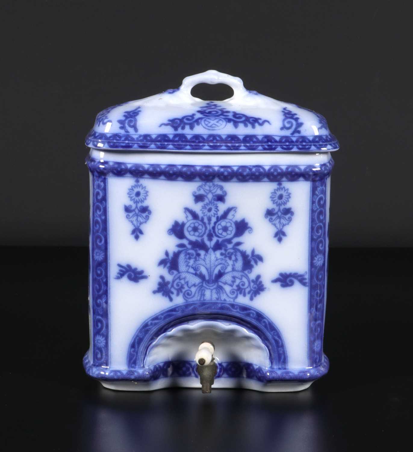 Lot 47 - Wandreservoir met kraan, Petrus Regout