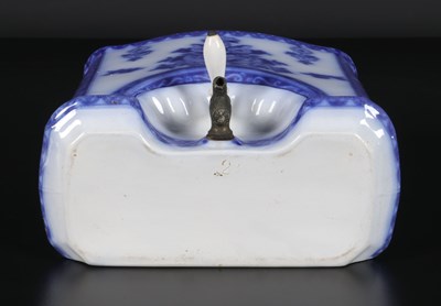 Lot 47 - Wandreservoir met kraan, Petrus Regout