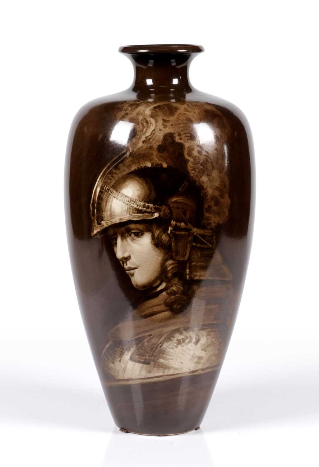 Lot 50 - Siervaas met jonge man in harnas, Henri Breetvelt, Société Céramique
