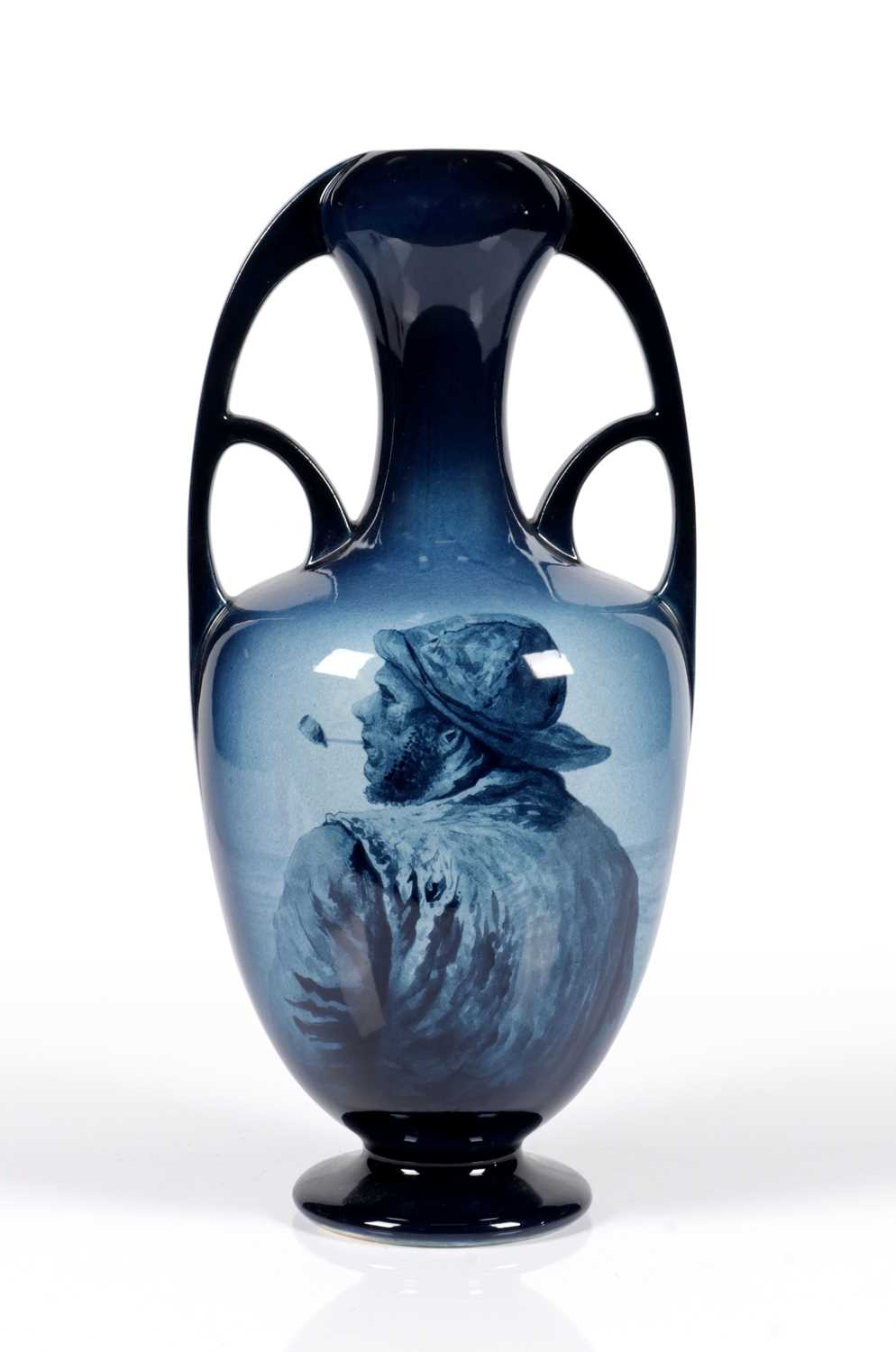 Lot 53 - Siervaas met portret van een visser, Henri Breetvelt, Société Céramique