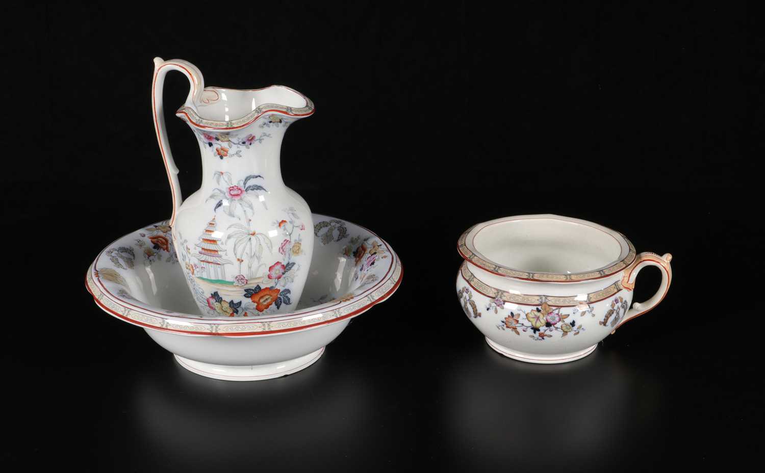 Lot 74 - Driedelig lampetstel, decor ‘Vesta’, Petrus Regout
