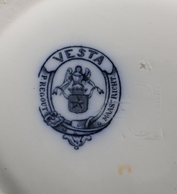 Lot 74 - Driedelig lampetstel, decor ‘Vesta’, Petrus Regout