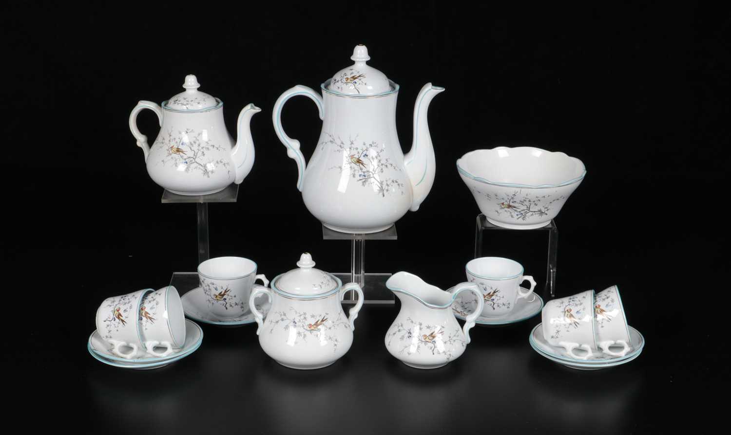 Lot 106 - 17-delig servies, decor ‘Vogelzang’, Petrus Regout & Co
