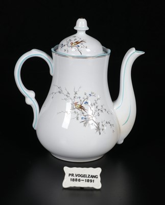 Lot 106 - 17-delig servies, decor ‘Vogelzang’, Petrus Regout & Co