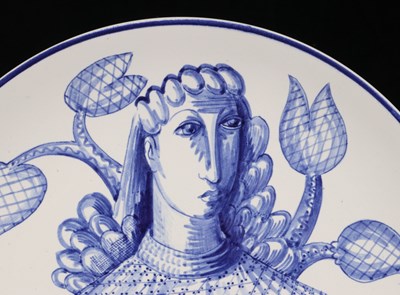 Lot 528 - Schotel met vrouwenfiguur en fruit, Pierre Daems, De Sphinx.