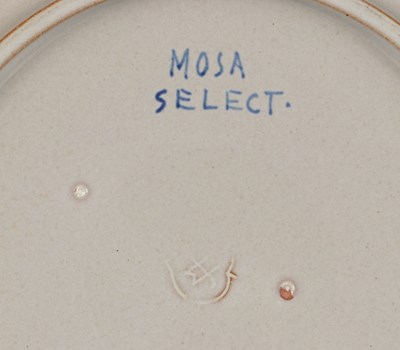 Lot 530 - Wandbord met vrouwenportret, Mosa Select.