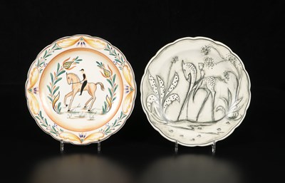 Lot 578 - Twee wandborden met paard en ruiter, ontwerp Wim Visser, Petrus Regout.