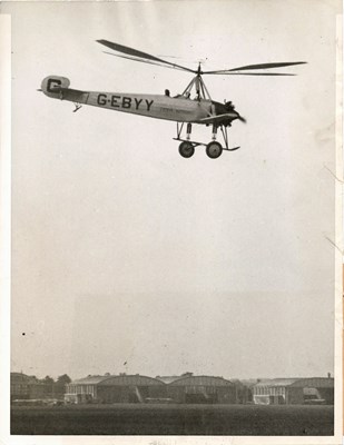 Lot 37 - Fotografie – Cierva Autogiro G-EBYY, eerste Kanaalvlucht, 1928