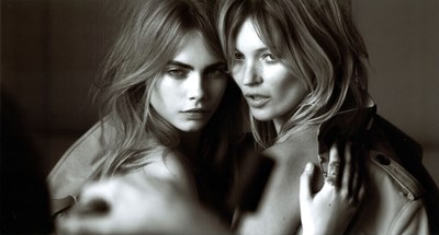 Lot 16 - Fotografie - Mario Testino - Kate Moss en Cara Delevingne 2014