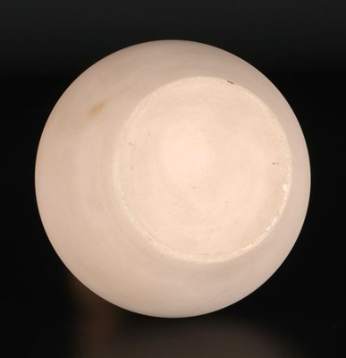 Lot 564 - Koelkruik met oranjerode biezen, Petrus Regout.