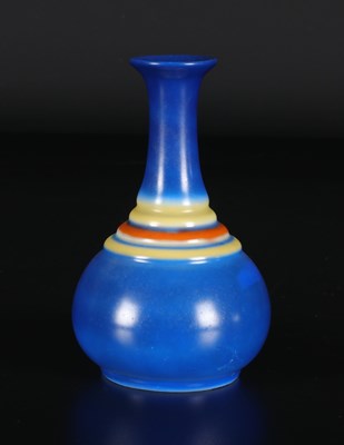 Lot 566 - Vaas met smalle hals, Mosa Maastricht.