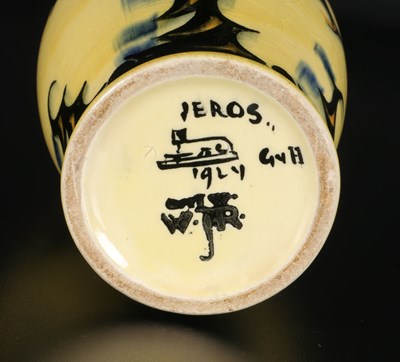 Lot 568 - Vaas, decor ‘Leros’, ontwerp Willem Rozendaal, De Sphinx.