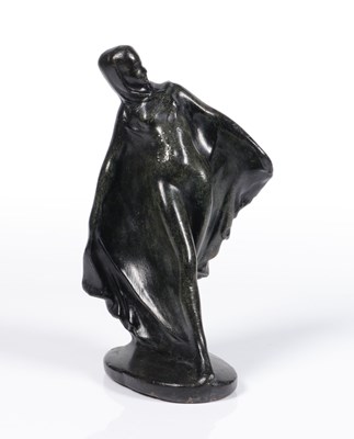Lot 599 - Sculptuur van een figuur in mantel, Charles Vos.