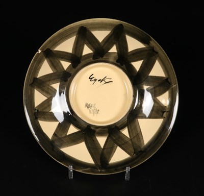 Lot 556 - Schotel met vogeldecor, Charles Eyck, De Sphinx.