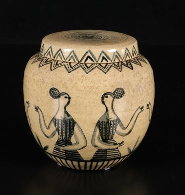 Lot 559 - Dekselpot met figuren, Pierre Daems, De Sphinx.