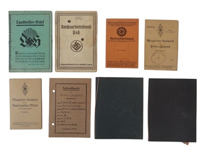 Lot 228 - WO II - Derde Rijk - Persoonsbewijzen