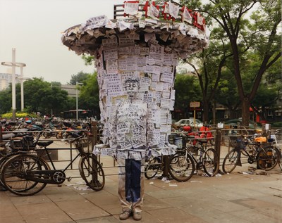 Lot 67 - Fotografie - Liu Bolin (geb. 1973), Hiding in the City: Info Port’, 2011.