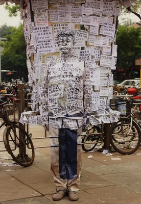 Lot 67 - Fotografie - Liu Bolin (geb. 1973), Hiding in the City: Info Port’, 2011.
