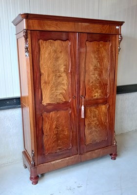 Lot 155 - 2-deurs biedermeier mahoniehouten meidenkast