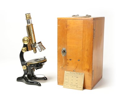Lot 128 - An Ernst Leitz Polarizing Microscope, ca. 1922/23