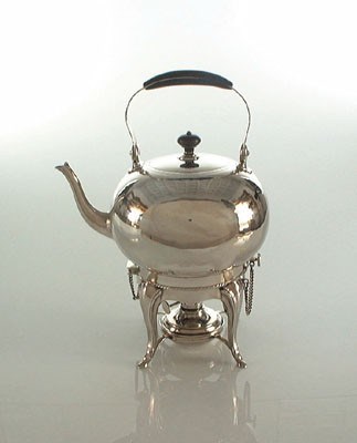 Lot 1504 - Zilveren waterketel op comfoor