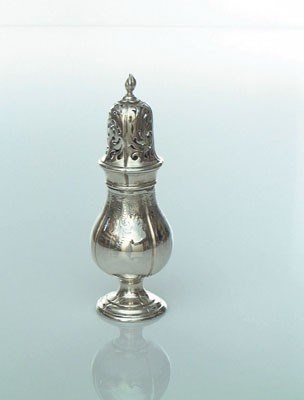 Lot 1505 - Zilveren Lodewijk-XV strooibus