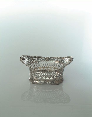 Lot 1586 - Zilveren bonbonschaaltje