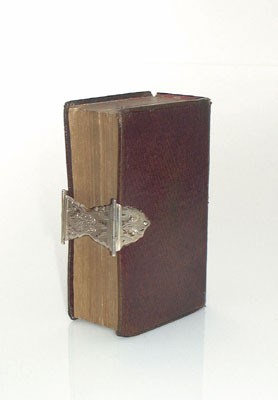 Lot 1588 - Bijbel met zilveren boekslot