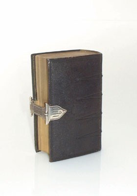 Lot 1617 - Bijbel met zilveren boekslot