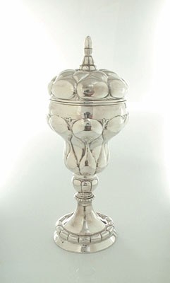 Lot 1682 - Zilveren bokaal