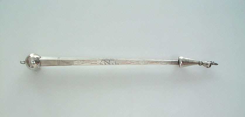 Lot 1687 - Zilveren thorawijzer, zgn. 'jatje'