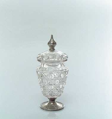 Lot 1771 - Kristallen kandijpot met deksel