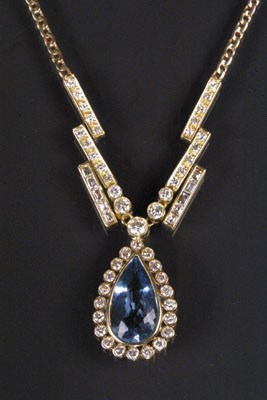 Lot 1111 - 14-krt. gouden diamanten collier.