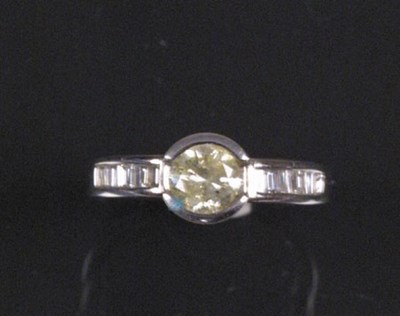 Lot 1123 - 18-krt. witgouden diamanten ring.