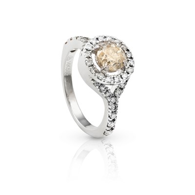Lot 87 - Gold Ring with Diamonds